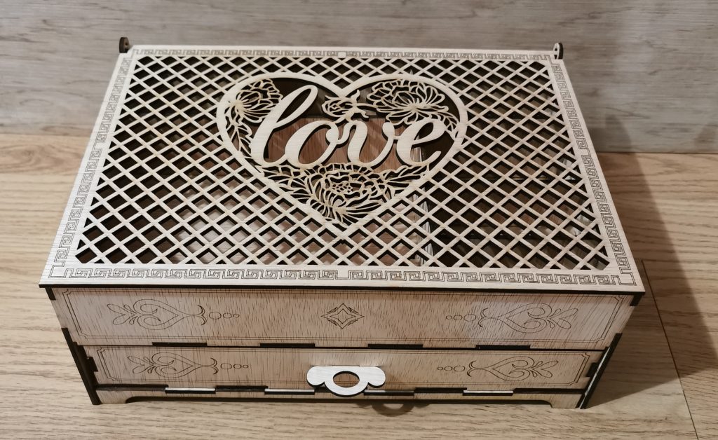 Gegraveerde houten juwelendoosjes – elegantie in lasergesneden details