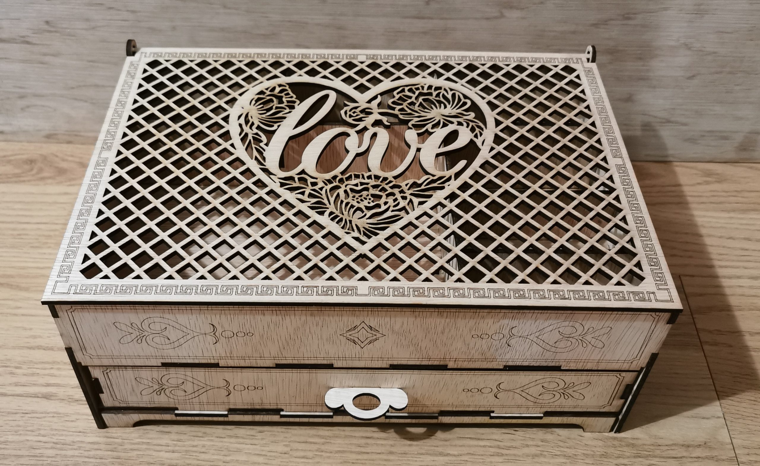 Gegraveerde houten juwelendoosjes – elegantie in lasergesneden details